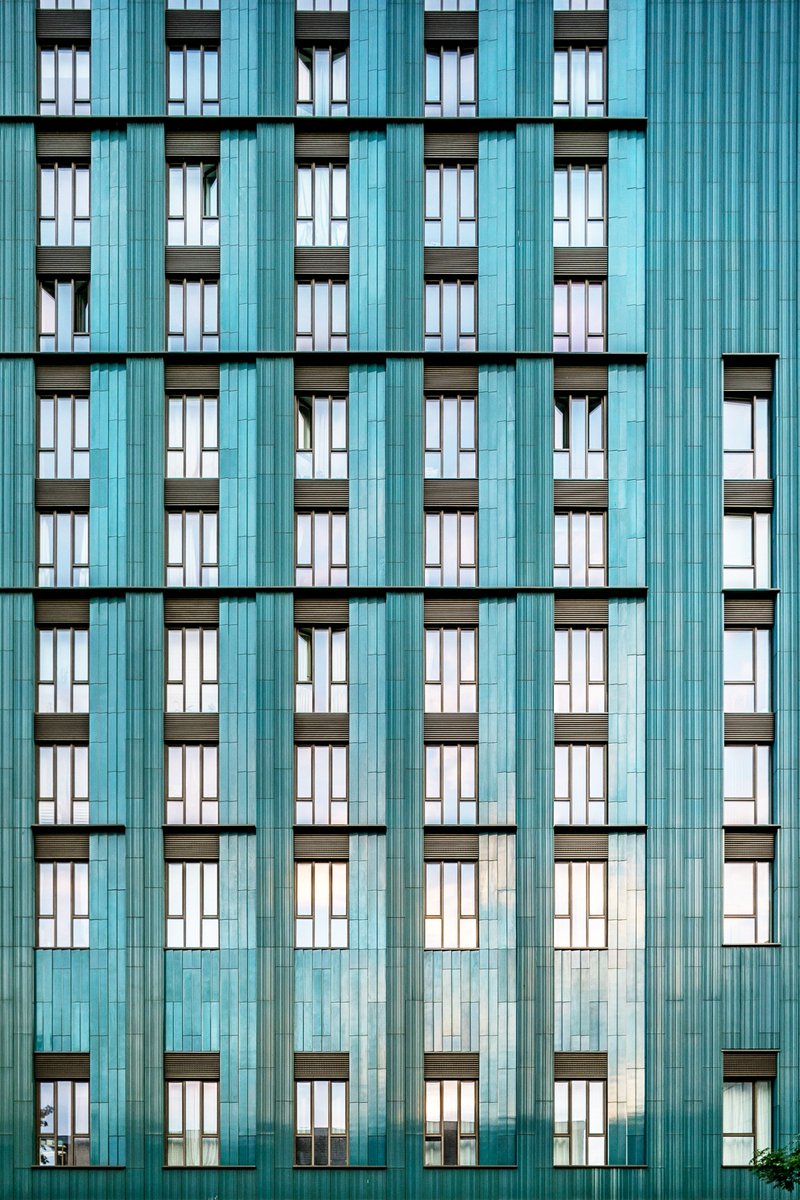 Met_Work's tweet photo. Mapleton Crescent wins @RIBA National Award 2019! "At a time when the country is crying out for innovative, high-quality affordable housing, I am pleased we have been able to recognise some exemplar schemes," says Ben Derbyshire. @dezeen reveal winners: https://t.co/XG9a2VMZmD https://t.co/oypKzA87LD