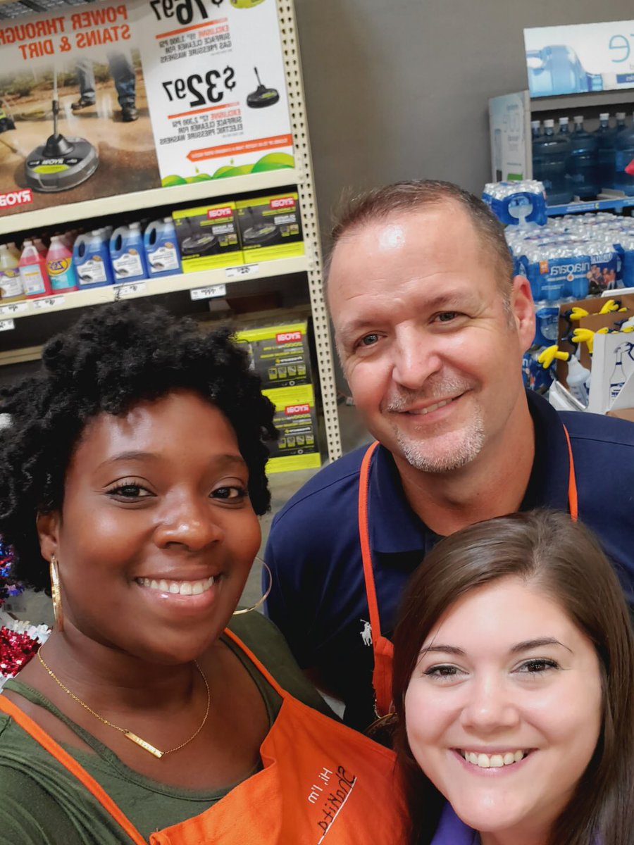 Shakita 375 and Harlie 347 teaming up to help develop and lead these associates to success! Thank you both for training your sister stores without hesitation. We appreciate you both! #RisingStars <a href="/Carolyn_THD/">Carolyn Jackson</a> <a href="/Ktklingler/">Katie Klingler-Purugganan</a> @TracyFJefferson <a href="/ChrisDurand_HD/">Chris Durand</a>
