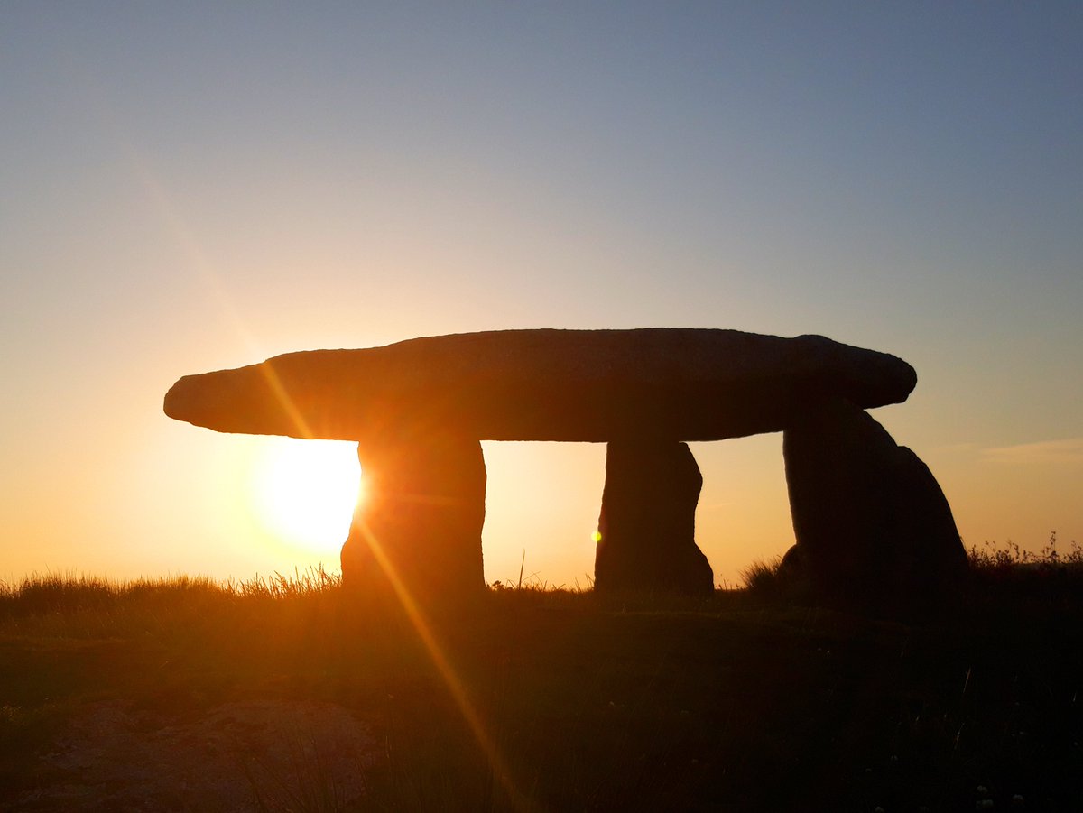 Lanyon Quoit, probably our most dramatic dolmen. Much altered as it was put back up differently after a 19thc storm. c.4-5000 yrs old. Capstone weighs over 14 tons.A wonderful spot - I had it to myself for half an hour last night as the sun went down.  #PrehistoryOfPenwith