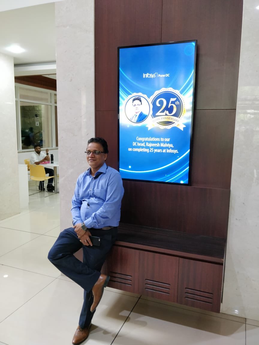 viralnt's tweet photo. Heartiest congratulations, Rajneesh sir  @MalviyaRajneesh ! Amazing milestone - Glad to be associated with you exceptional leadership. Honoured and privileged to witness the proud moments in this journey. Wish you continued success #InfyDiaries #ReimagingFS @infosys #celebration https://t.co/eb4Zo95rux