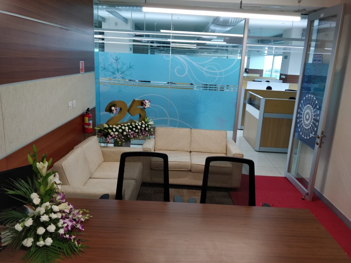 viralnt's tweet photo. Heartiest congratulations, Rajneesh sir  @MalviyaRajneesh ! Amazing milestone - Glad to be associated with you exceptional leadership. Honoured and privileged to witness the proud moments in this journey. Wish you continued success #InfyDiaries #ReimagingFS @infosys #celebration https://t.co/eb4Zo95rux