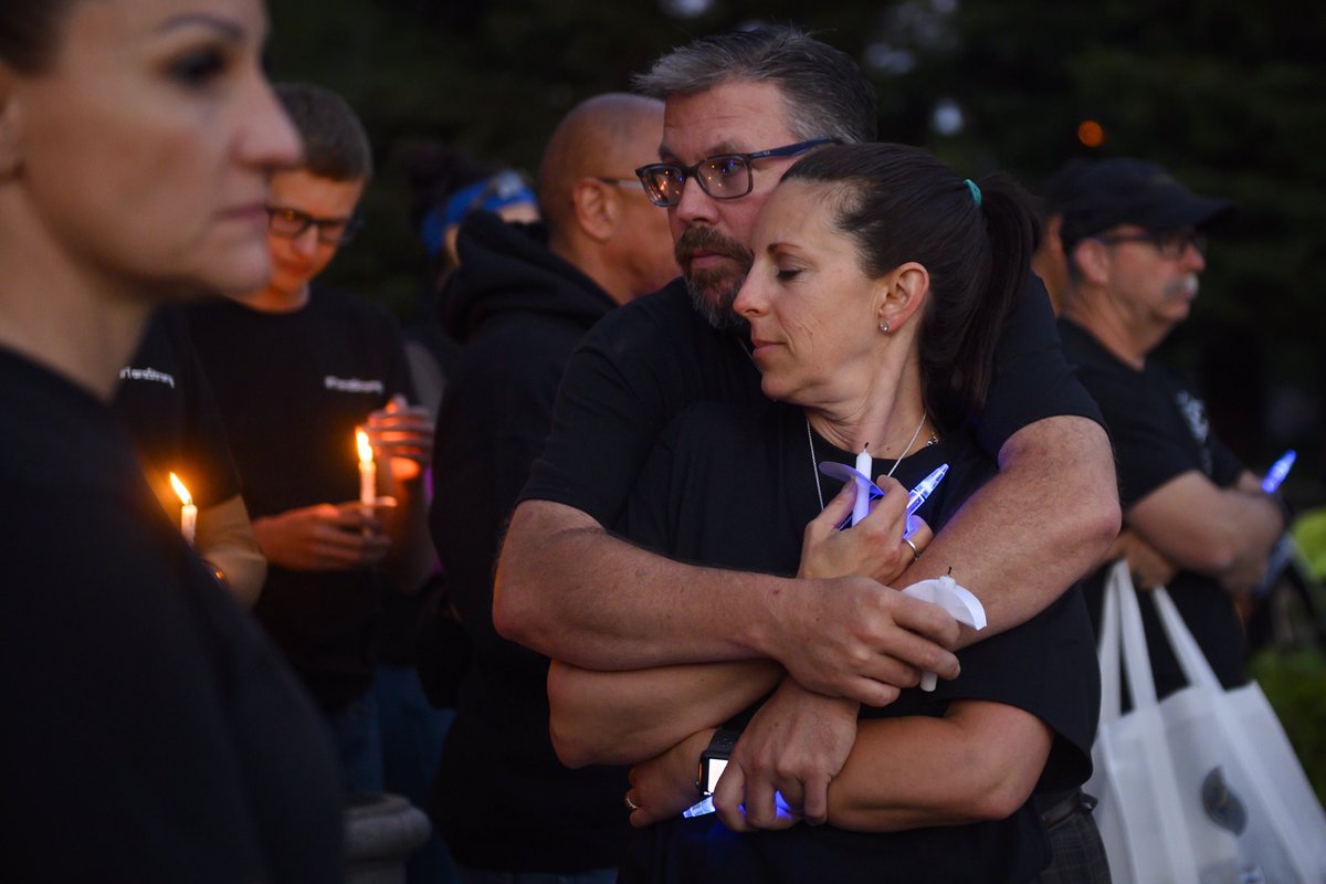 arden_barnes's tweet photo. Hundreds of people attended Sacramento police Officer Tara O’Sullivan’s vigil on June 26, in Sacramento. O’Sullivan was fatally shot this past Wednesday while responding to a domestic violence call. Full story by @BobrowskyMeghan coming soon. @sacbee_news https://t.co/vDJq3Il7FK