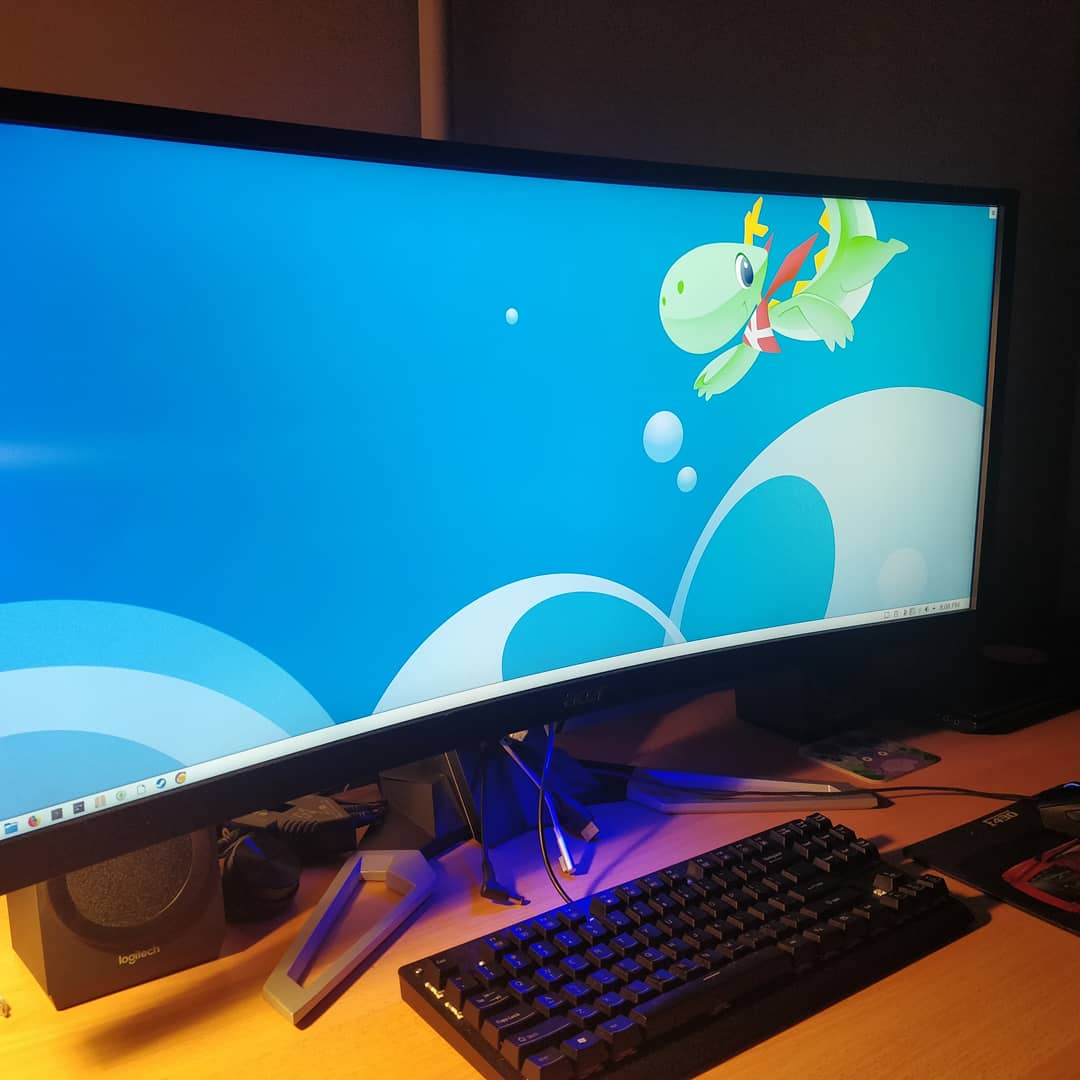computersbytang's tweet image. Transitioning from a 3 x 22&quot; setup to a single 35&quot; ultrawide monitor. The difference going from 60 Hz to 200 Hz is astonishing. 

Like our wallpaper choice on the new monitor?

Primer on monitor selection:

#PCGaming
#pcmasterrace #pc #gaming #tech #monitor #gaming #dell #acer