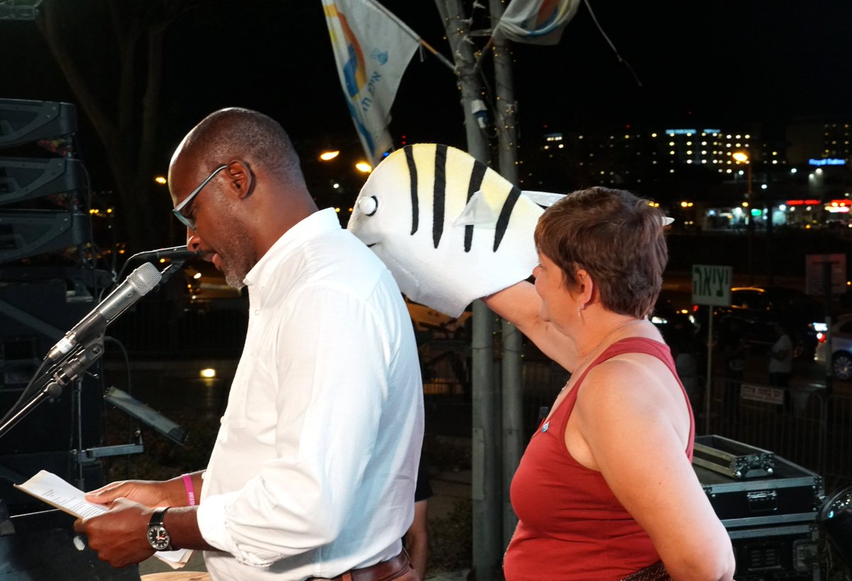 SeaPlasticFree's tweet photo. Cultural Attache to the US Embassy in Israel, Charles Brown, with puppet friend, give the opening remarks for #PlasticFreeRedSea An Art Opening to End Plastic Pollution.  Show travels to the States later this summer!  Stay tuned for more details.  #photooftheday #saveourseas https://t.co/a9W7JL0Nik