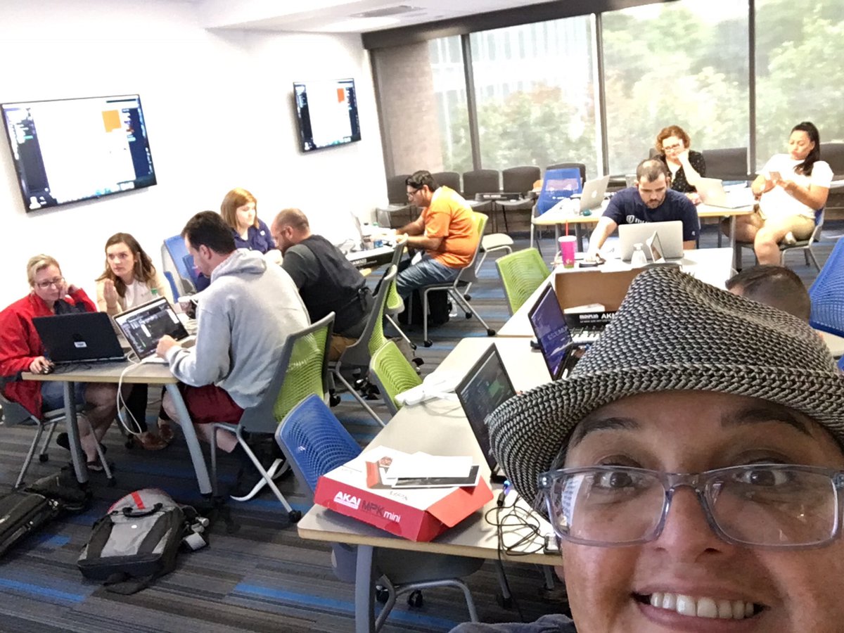Super fun day learning new curriculum and apps with these awesome people @OnRampsCS #OnRampsSummit #DotyBuilding  #AET304  <a href="/TexasOnRamps/">OnRamps</a> <a href="/loraalaniz/">Lora Alaniz</a> #turalanegirls iCantFigureOutHowToTagMACKENZIE_MERRILL