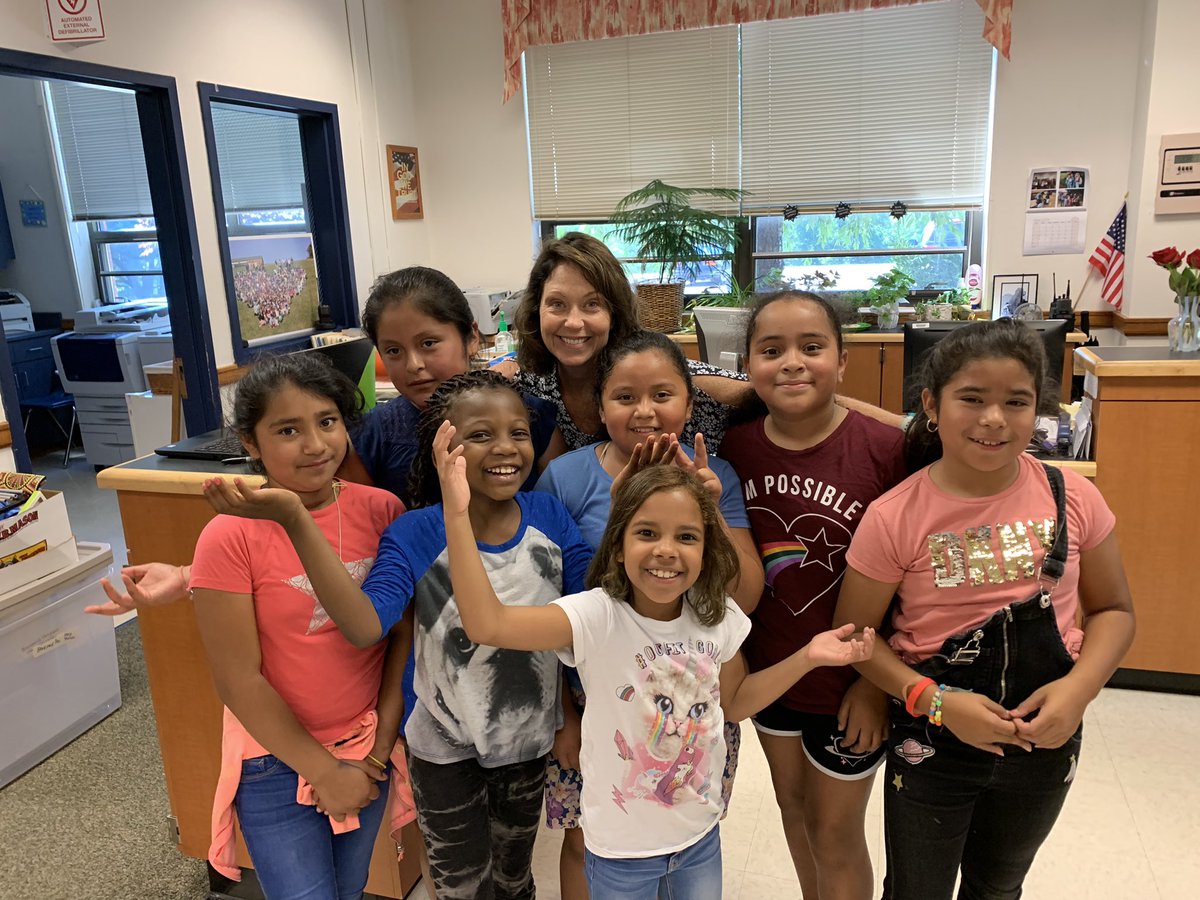 WHKeister's tweet photo. Love these kiddos!  Wishing me a happy birthday! https://t.co/08IsaJVFd8