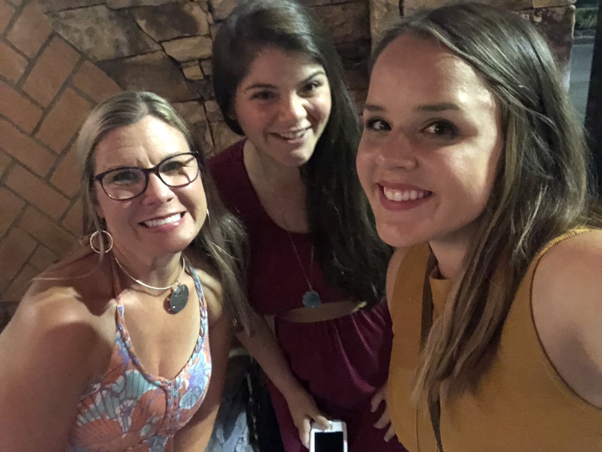 msjeffordsclass's tweet photo. Catching up with some of my old team tonight! So grateful for a supportive group of teachers everywhere I go! ❤️❤️ https://t.co/1gpECqMXGj