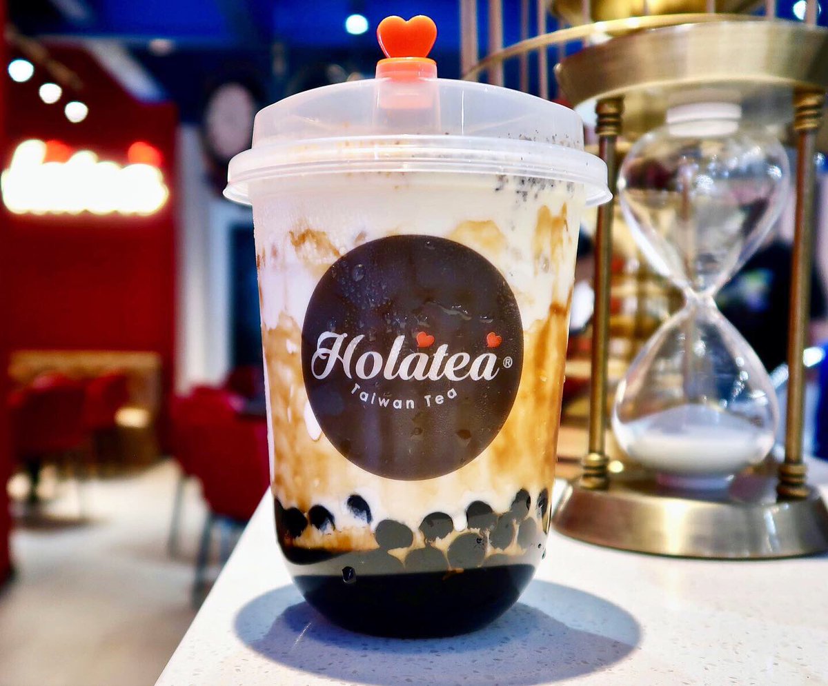 missgetabout's tweet photo. Hola, mi amor 👋 Anyone up for a cup of freshly brewed milk tea with a generous serving of chewy brown sugar pearls? Nyom nyom nyom 😛 Not into boba? The seaweed honey lemon tea 🍋 is pretty damn good too.
Find out more about Hola Tea today on:
https://t.co/pZawv9kuTV
#BuBBleTea https://t.co/bGVuCGXoqL