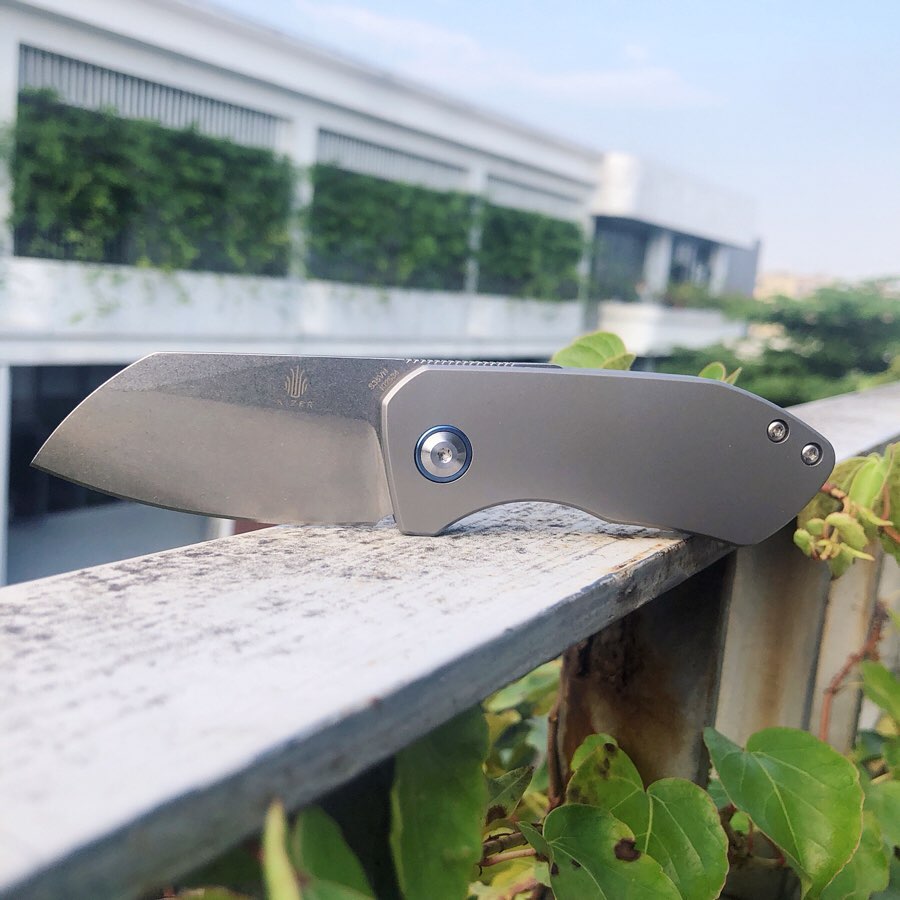 Kizer_Cutlery's tweet photo. Kizer New WPK(Ki2534),designed by Jared Price.
Blade material:CPM-S35VN
Handle material:6ALA4V Titanium
Blade length:2.48in
Total length:5.59in
Weight:107g
Price:MSRP$199
#kizerwpk #kizer #kizerknives #knife #knives #edcknives #edc #knivescollection #kizercollection #edckizer https://t.co/jaGUzjrzv7