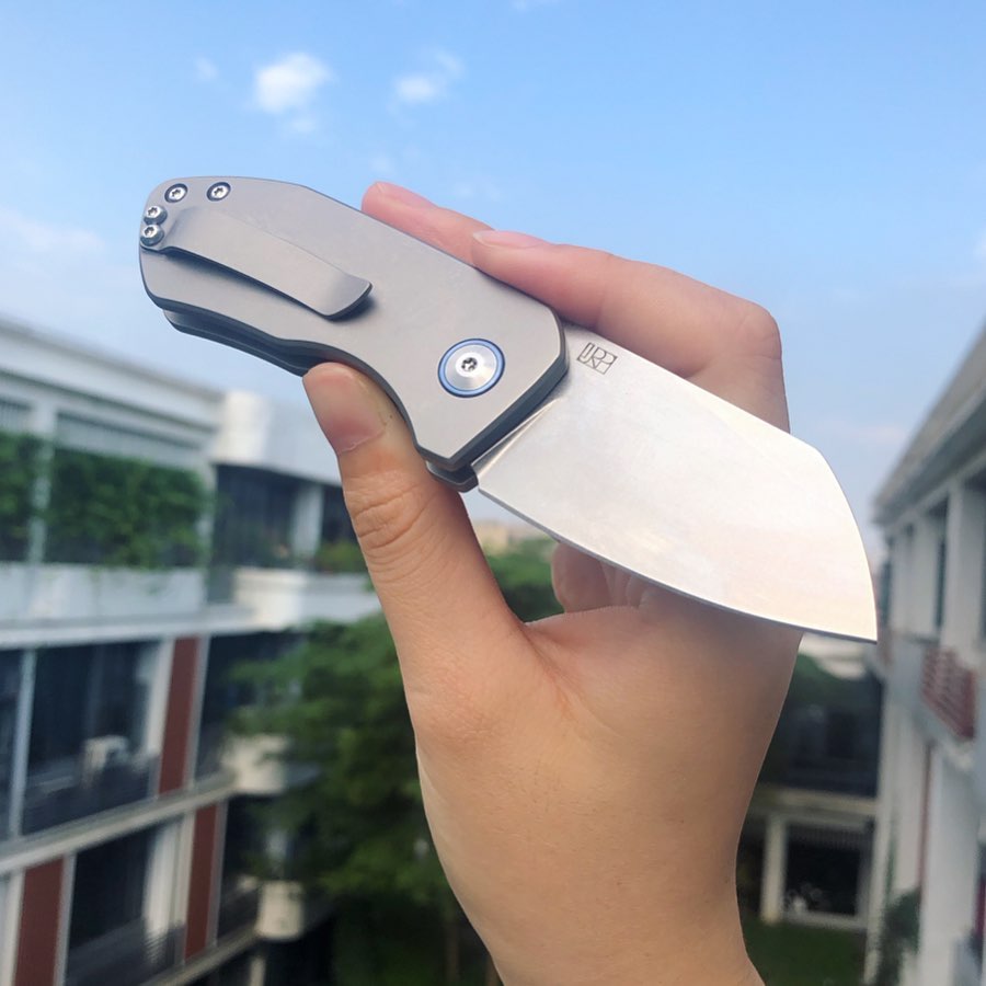 Kizer_Cutlery's tweet photo. Kizer New WPK(Ki2534),designed by Jared Price.
Blade material:CPM-S35VN
Handle material:6ALA4V Titanium
Blade length:2.48in
Total length:5.59in
Weight:107g
Price:MSRP$199
#kizerwpk #kizer #kizerknives #knife #knives #edcknives #edc #knivescollection #kizercollection #edckizer https://t.co/jaGUzjrzv7