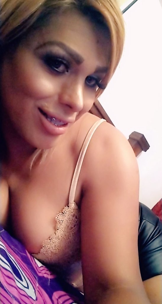 MissBarbara10's tweet photo. Besos linda noche😘😘😘 https://t.co/jmUamI8CLk