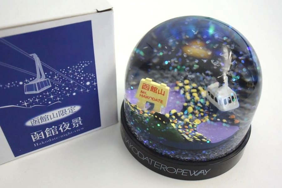 函館山の山頂展望台内売店には「函館山ロープウェイ限定商品」が