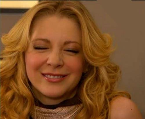 Veo la luz de tu mirar, en esta noche sin final, luz q me guía donde voy, tú, mi motivo de vivir.Te juro q jamas yo te voy a dejar,nunca más,te juro q este amor no se va a terminar,nunca más
Es tanto querer,es tanta pasión te llevo aquí dentro de mí ❤,te juro 🎶 #EdithGonzalez