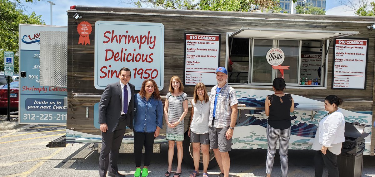 lawrencesshrimp's tweet photo. We loved serving lunch to the hard working staff of @ChicagoChildren in partnership with the @TasteofChi #CommunityEats program @ABC7Chicago @MarkRiveraABC7 https://t.co/wh3nOmBcdC
