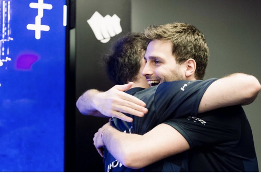 jcyter's tweet photo. Feliz cumpleaños a un grande que nunca se rindió, que siempre fue para adelante, que a pesar de todo lucha por ser el mejor top de latam y no tengo duda que lo va a conseguir. Te quiero mucho, deseo para tu vida todo el éxito. Feliz cumple @Buggaxlol!!
#GoBuggax #GoISG https://t.co/BG0puv7xQh