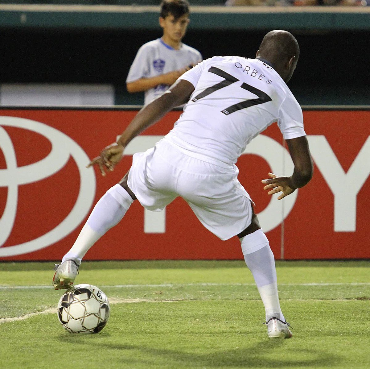 LynetteDaniel's tweet photo. I was able to capture @SanAntonioFC player, Billy Forbes being fierce at the Chuk against @FFCFoxes. Always an exciting high energy night for Fuego Friday 🔥 with Los Zorros 🦊 at home for 3. #somoszorros #dalefresno #stmphotography #scrapthatmoment https://t.co/yAkvwzbxmA