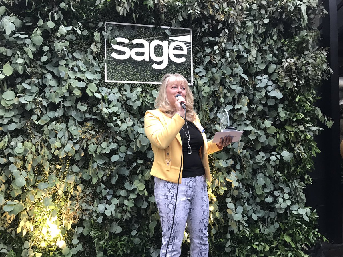Fischbooks's tweet photo. It was my sincere pleasure to present the Accountant of the Year award to @KarenJBrault of @RSM_Canada #SageCoE2019 #SageForum @SageNAmerica @SagePartners https://t.co/Tg8FsiALqd