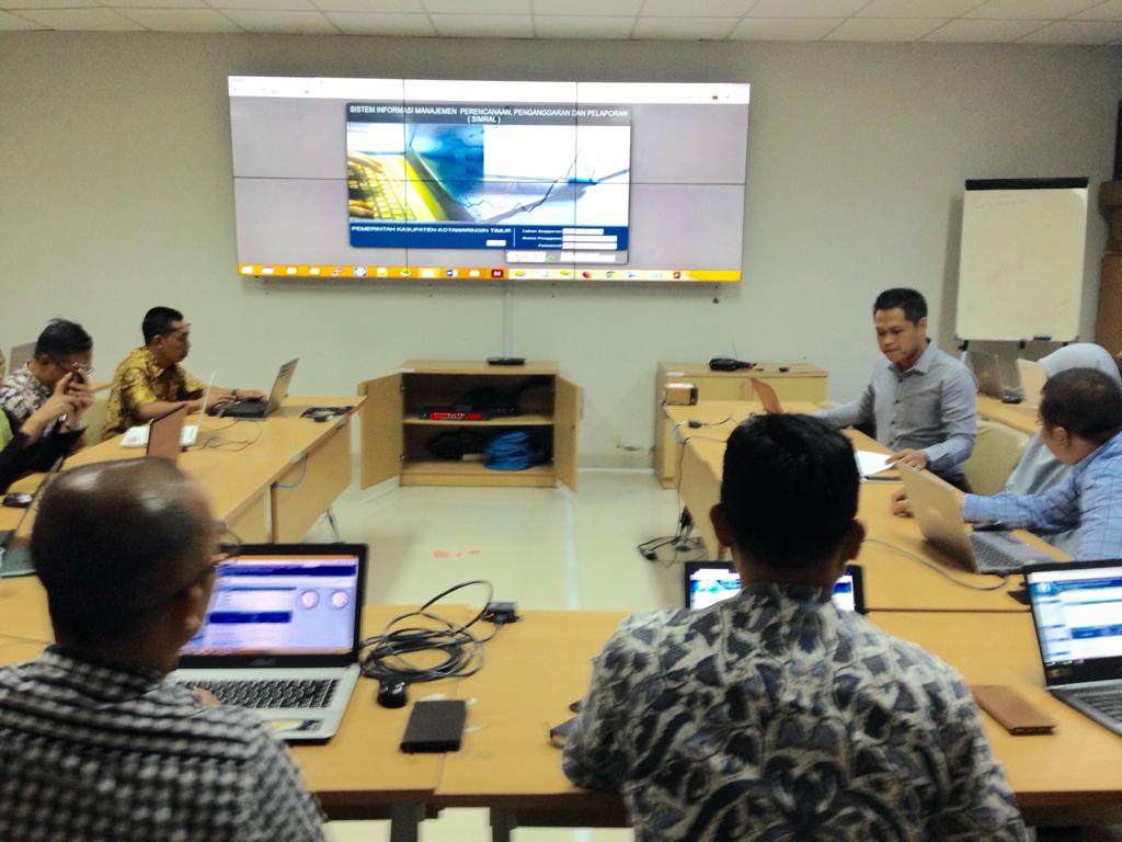 ptik_bppt's tweet image. Pelatihan SIMRAL modul penganggaran untuk  BPKAD Kabupaten Kotawaringin Timur sebagai salah satu mitra Simral yang diselenggarakan di PTIK BPPT Serpong 26 - 27 Juni 2019 
#SolidSmartSpeed #simral #PTIKBPPT #BPPTSolidSmartSpeed #eservices