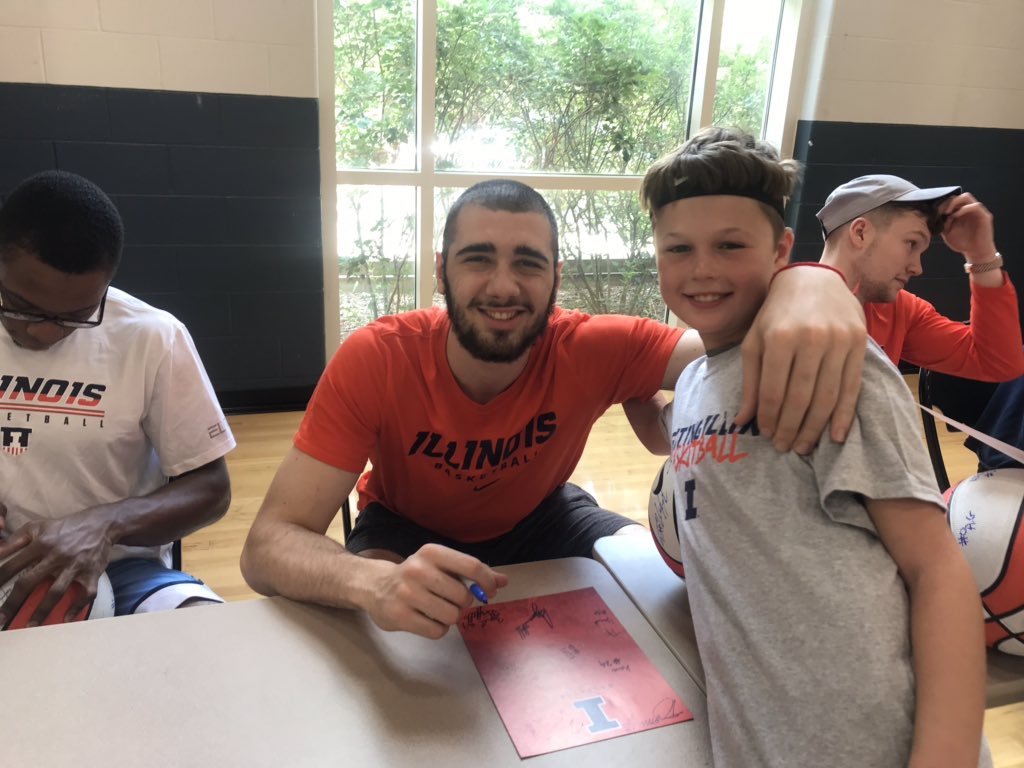 DLeesman's tweet photo. @IlliniMBB @CoachUnderwood @IlliniCamps @IlliniAthletics Such great guys at this camp and in this program! Know how to make these kids love basketball even more ... always having fun and willing to take time for a pic!! 🧡🏀💙 @AyoDos_11 @Alexander_Geoff https://t.co/UyjDW5ExM7
