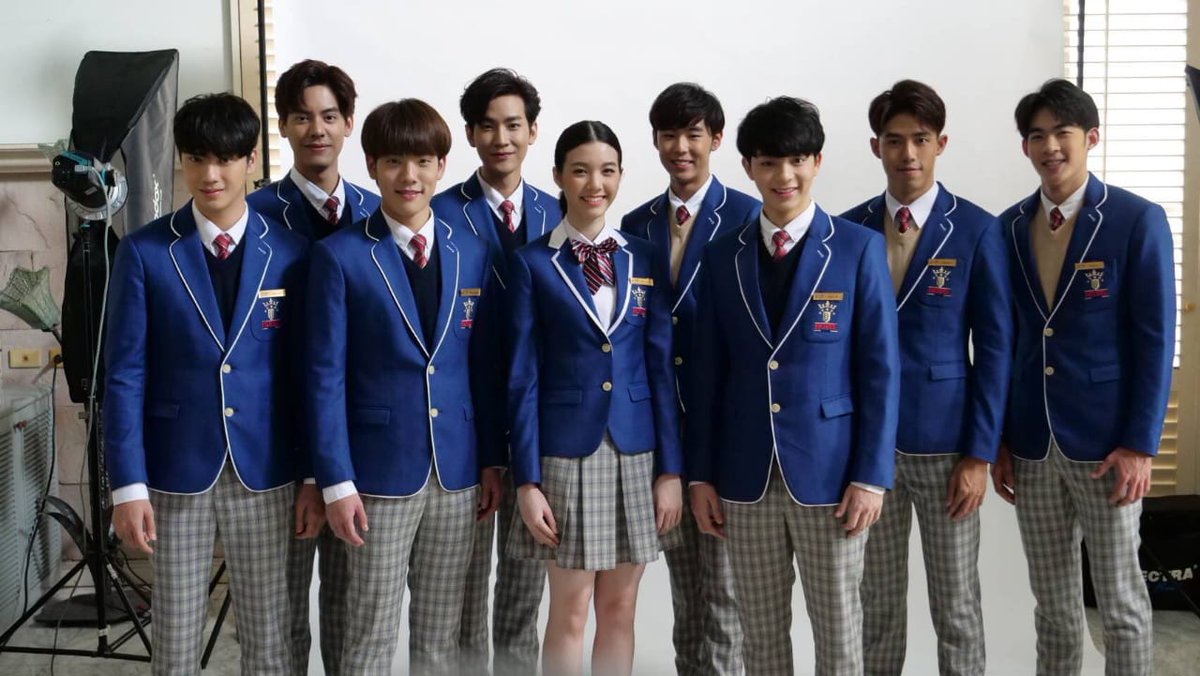 BlMais's tweet photo. #SBFIVE estão gravando o novo drama #hotelstarstheseries.
E apresentaram seus personagens.
#Basjtr é #Toey
#Tae é #Tone
#Tee é #Akra
#Kimmon é #Kin
#copter é #Phong
Ainda não divulgaram a sinopse e quando estreará, mas em breve postaremos mais notícias.
#HighFive
#Thailand https://t.co/16dpLJfkZQ