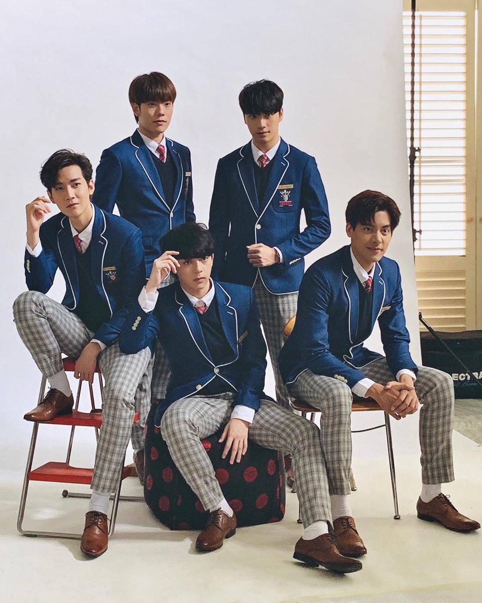 BlMais's tweet photo. #SBFIVE estão gravando o novo drama #hotelstarstheseries.
E apresentaram seus personagens.
#Basjtr é #Toey
#Tae é #Tone
#Tee é #Akra
#Kimmon é #Kin
#copter é #Phong
Ainda não divulgaram a sinopse e quando estreará, mas em breve postaremos mais notícias.
#HighFive
#Thailand https://t.co/16dpLJfkZQ