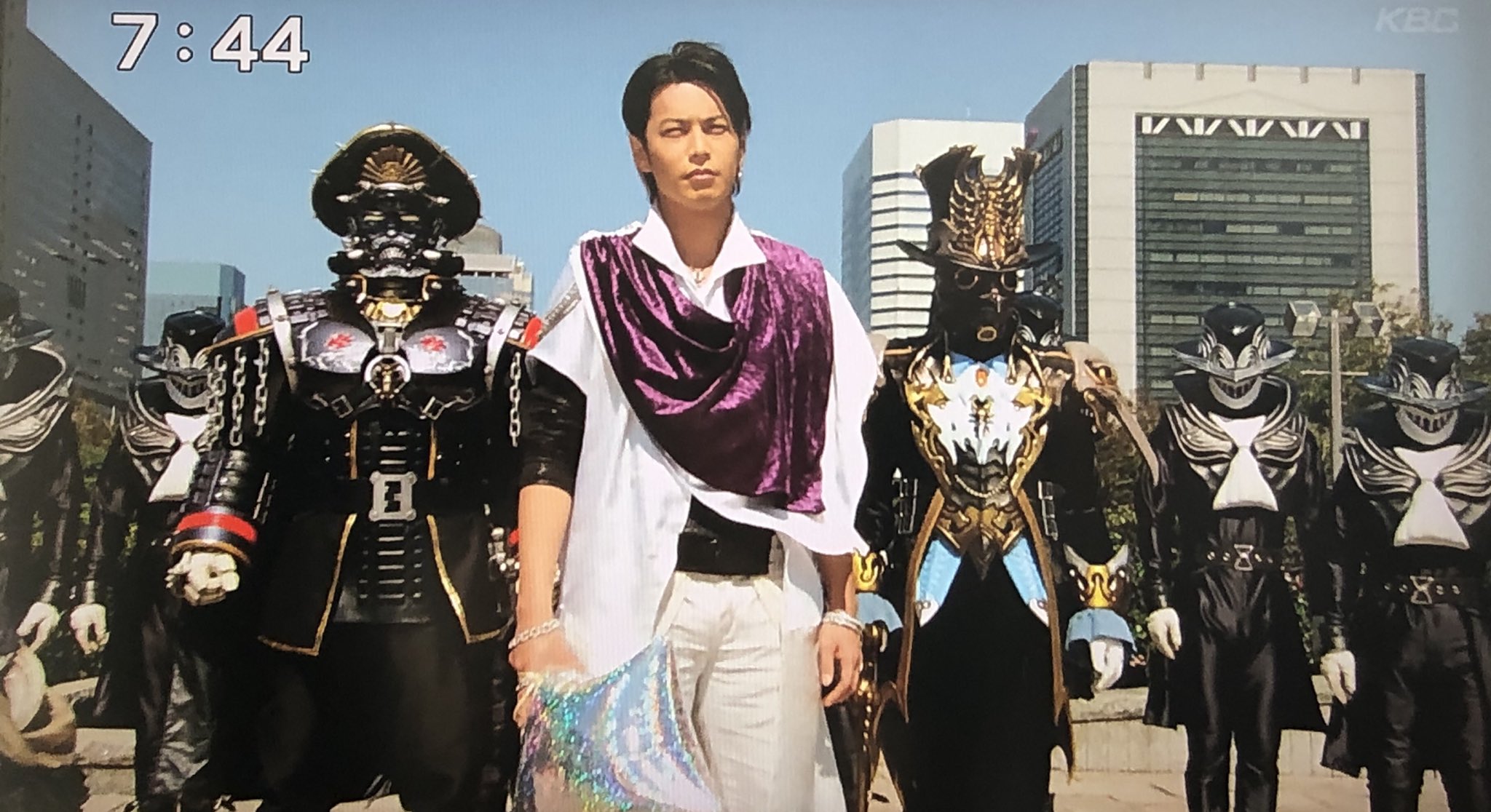 Akaringo トッキュウメンバーさん達の写真とツイートがあがってて お元気そうなゼット様の姿を拝めたので 久しぶりにゼット様初登場回を再生 キラキラの風船持って メリーゴーランド乗って バリイケのキラキラ大好き闇の皇帝ゼット様