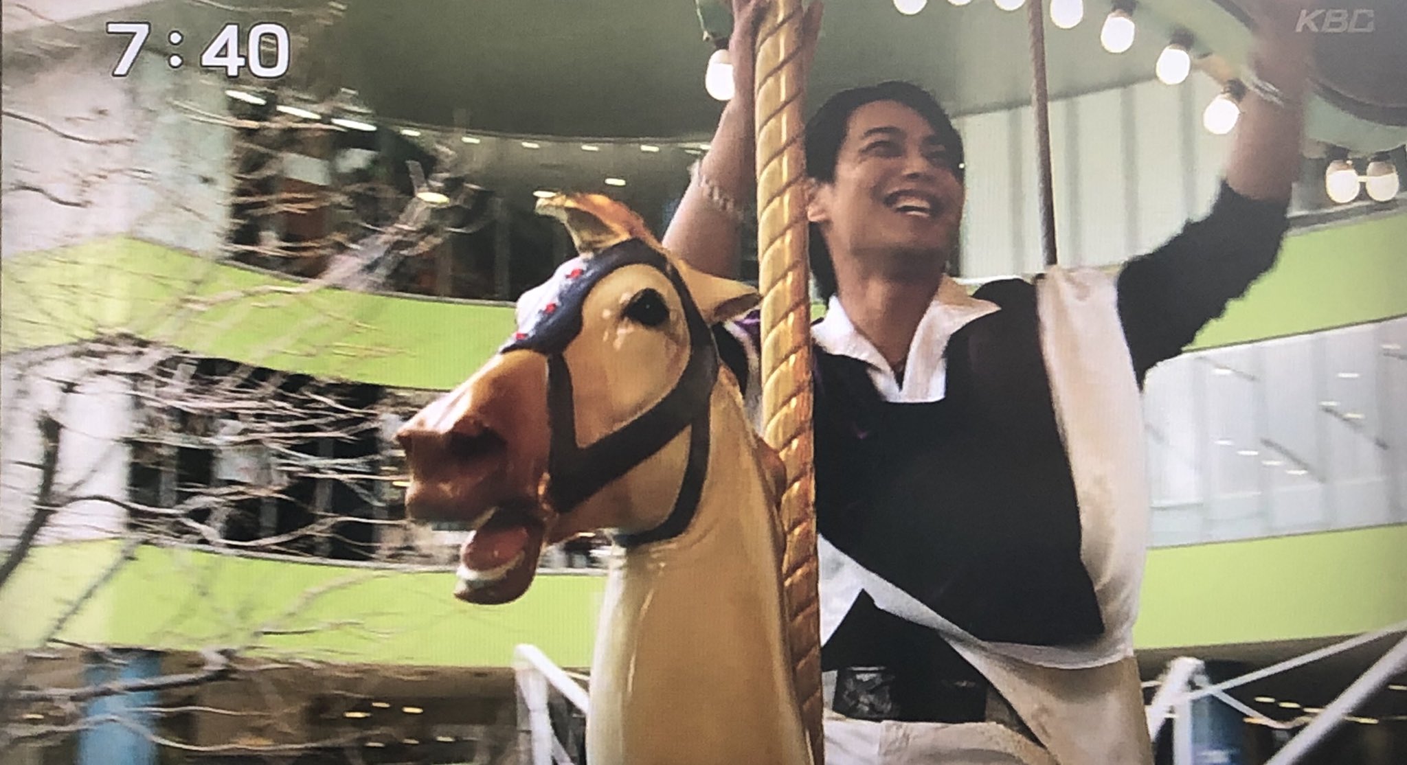 Akaringo トッキュウメンバーさん達の写真とツイートがあがってて お元気そうなゼット様の姿を拝めたので 久しぶりにゼット様初登場回を再生 キラキラの風船持って メリーゴーランド乗って バリイケのキラキラ大好き闇の皇帝ゼット様