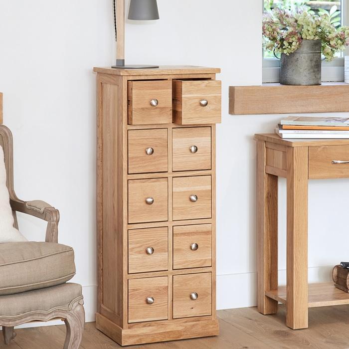 wood_furniture's tweet image. This handy Mobel Oak storage unit will help keep your CD's and DVD collection neatly organised. With 10 drawers, there's enough space for everything and the brushed steel handles are a stylish finishing touch #mobeloak #cdstorage #dvdstorage  ow.ly/8gRc50uO4pF
