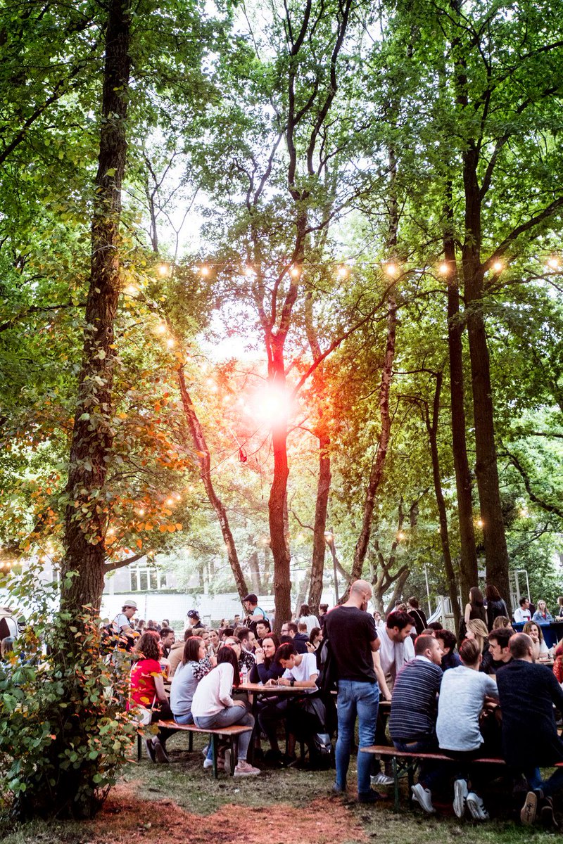 Dit weekend voorspellen ze warm weer ☀️
 Bereid je goed voor en geniet van een prachtig weekend in Genk! Enkele tips:
 🧢 Draag een hoedje of pet
 🥵 Smeer je goed in
 💦 Drink voldoende water! 
 ⛱ Zoek regelmatig de schaduw op