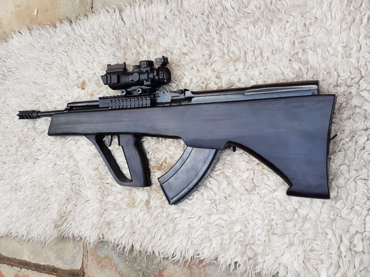CalibreObscura's tweet photo. The Innovation of gunsmiths in #Iraq knows no bounds; here's a bullpup SKS conversion for sale near Baghdad on May 9th.

Note the custom muzzle brake &amp; fake ACOG- seller also included a comparison to a standard AK with no stock. The conversion seems be entirely craft-made. https://t.co/uosG1ox2wC