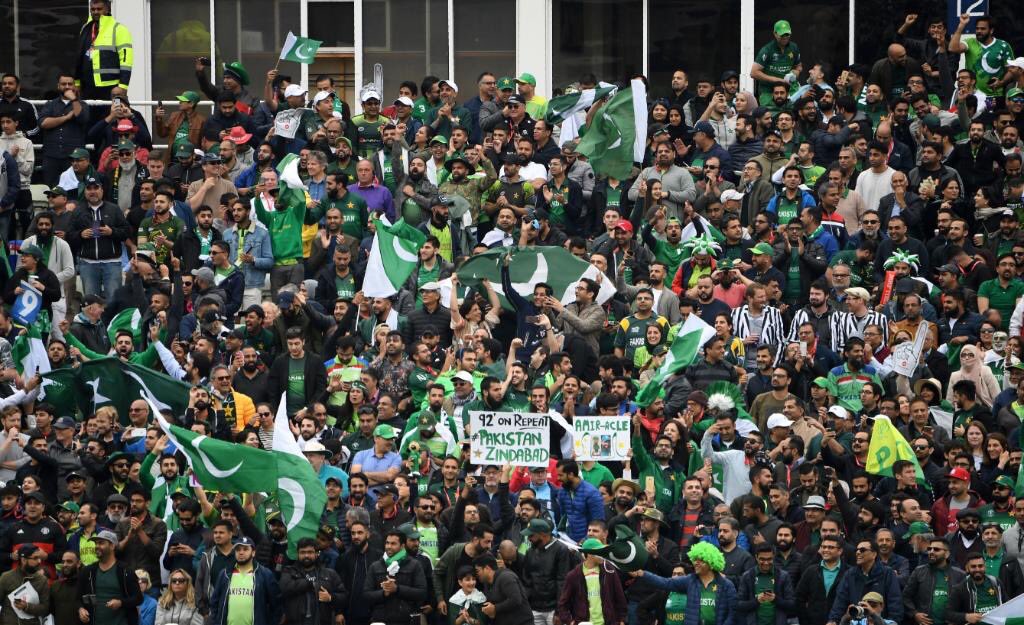 shubhangbahadur's tweet photo. Looks like the match wasn’t in Birmingham but LAHORE! Wonder how painful would have been for these super-enthusiastic Pakistani Fans to not see their beloved team play back home for all these years... #NZvsPAK🇳🇿🇵🇰 #PakFightsBack #CWC19 https://t.co/jVWf66iL62