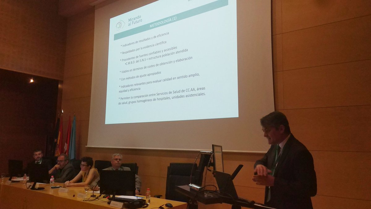 FundacionImas's tweet photo. Daniel Álvarez Cabo, director general de la fundación clínica universitaria de la @urjc, explica cómo deben ser los indicadores del sistema nacional de salud que midan el desempeño del sistema sanitario #IMASFACME19 @Daalcabo @facme https://t.co/8PnYH3EzV2