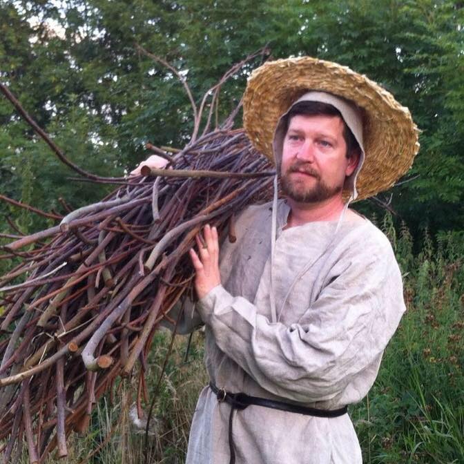 Vikings Athy will be on the main street Saturday and Sunday, they are medieval basket weavers and have lots of other skills to show you. Make sure and pop by to see these crafts.