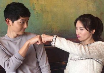 KdramaJunkie_'s tweet photo. Will I see you again?
I’m standing in front of destiny
That has passed me by again
Was it a dream that we couldn’t wake from?
You’re getting farther away and I couldn’t tell you
Not even once
I love you
--Once Again, Mad Clown &amp; Kim Na Young 
(DOTS OST) #SongSongCouple https://t.co/bg4820NZ5X