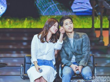 KdramaJunkie_'s tweet photo. Will I see you again?
I’m standing in front of destiny
That has passed me by again
Was it a dream that we couldn’t wake from?
You’re getting farther away and I couldn’t tell you
Not even once
I love you
--Once Again, Mad Clown &amp; Kim Na Young 
(DOTS OST) #SongSongCouple https://t.co/bg4820NZ5X