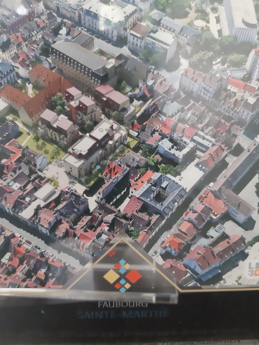 Pose de la première pierre du superbe programme de renouvellement urbain de la clinique SteMarthe le "faubourg SteMarthe" magnifique projet. Respectueux de la ville et en plein centre 👏👏 #Dijon #Vinci #Edifipierre
