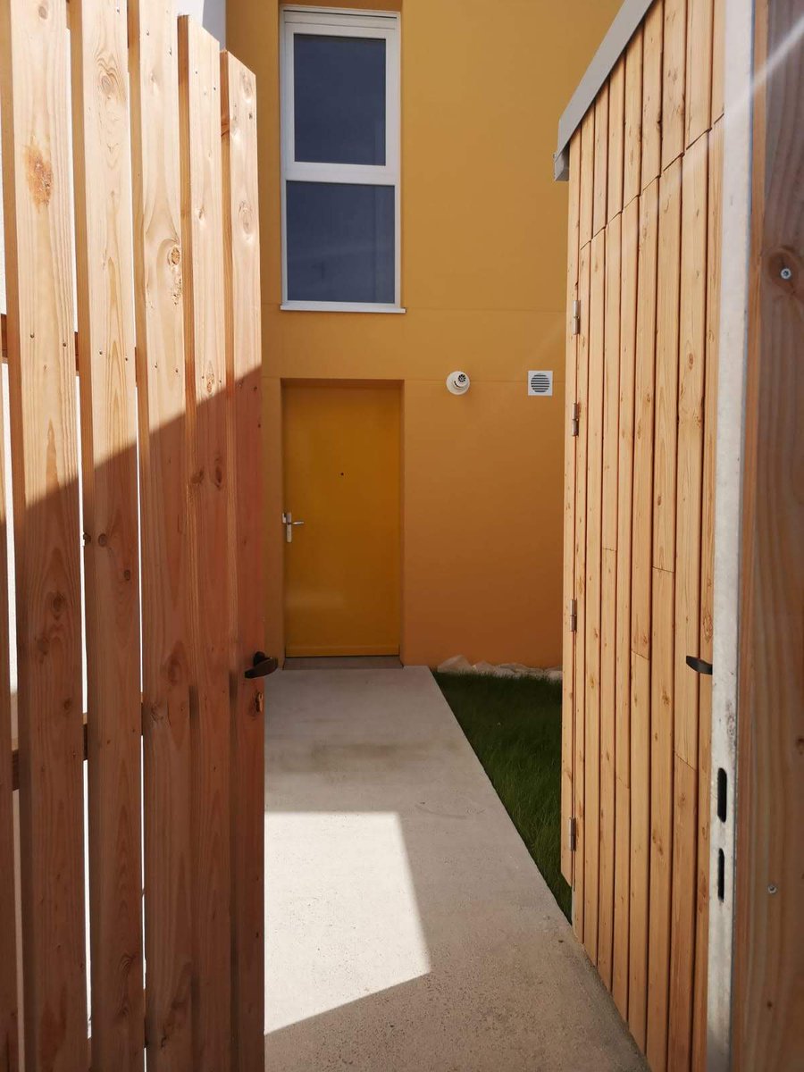 Secibimmobilier's tweet photo. { Photos Chantier } Résolument contemporain, le look architectural coloré de Chromatik au RHEU casse les codes et apporte du peps dans ce quartier calme. Pour en savoir plus : https://t.co/0aUJDeObL0 https://t.co/5v313cZh7q