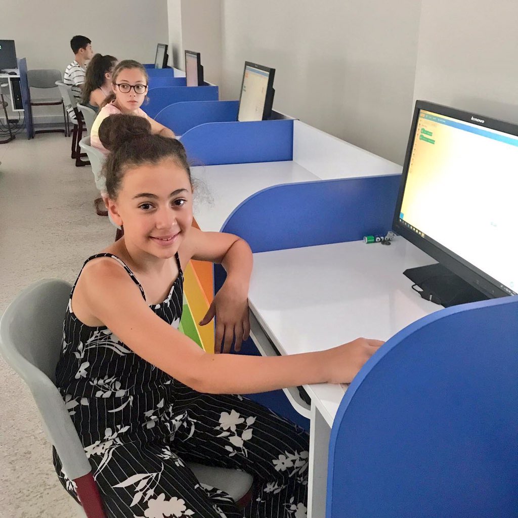 trakya_koleji's tweet image. Yazokulu öğrencilerimiz robotik kodlama dersinde scratch 3.0 kodlama yazılımını öğreniyorlar.. #yazokulumuseviyorum #robotikkodlama #robotrak #yazokulu #scratch #kodlamaeğitimi #trakyakoleji #mutluçocuklar #mutlugençler #mutluveliler #okulumikincievim #🌈 #😎@trakya_koleji