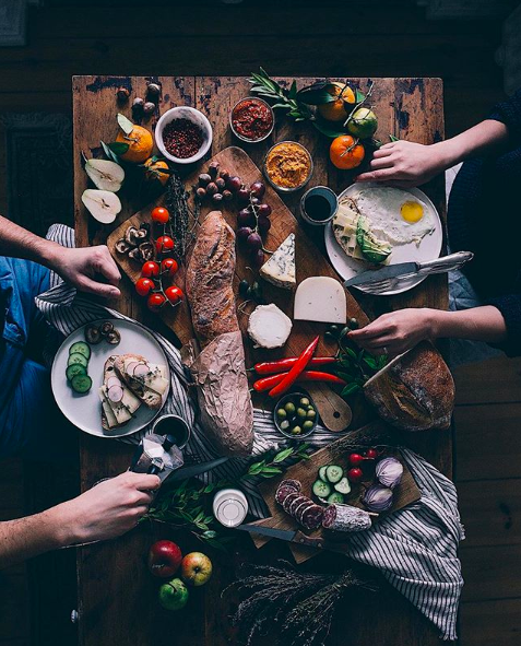 Gem of the week! Time stands still when you are surrounded by loving friends and share the most delicious food together. Only enjoying the good summer evening vibes. This photo is shot in the most perfect possible way! 

Photo credits: <a href="/ezgipolat/">Ezgi</a> 😍