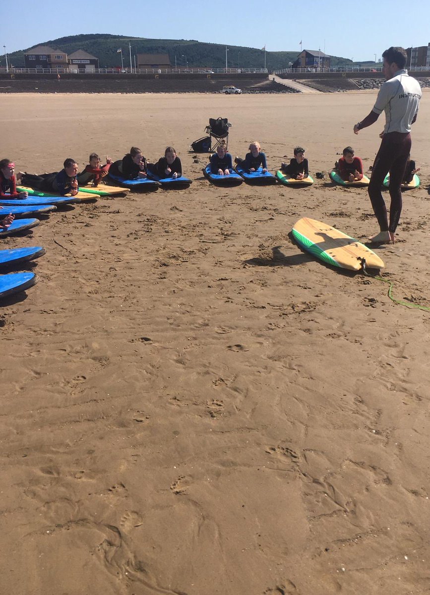 What a brilliant day for a surfing lesson ☀️ have fun 🏄‍♂️ 🏄‍♀️ 🌊