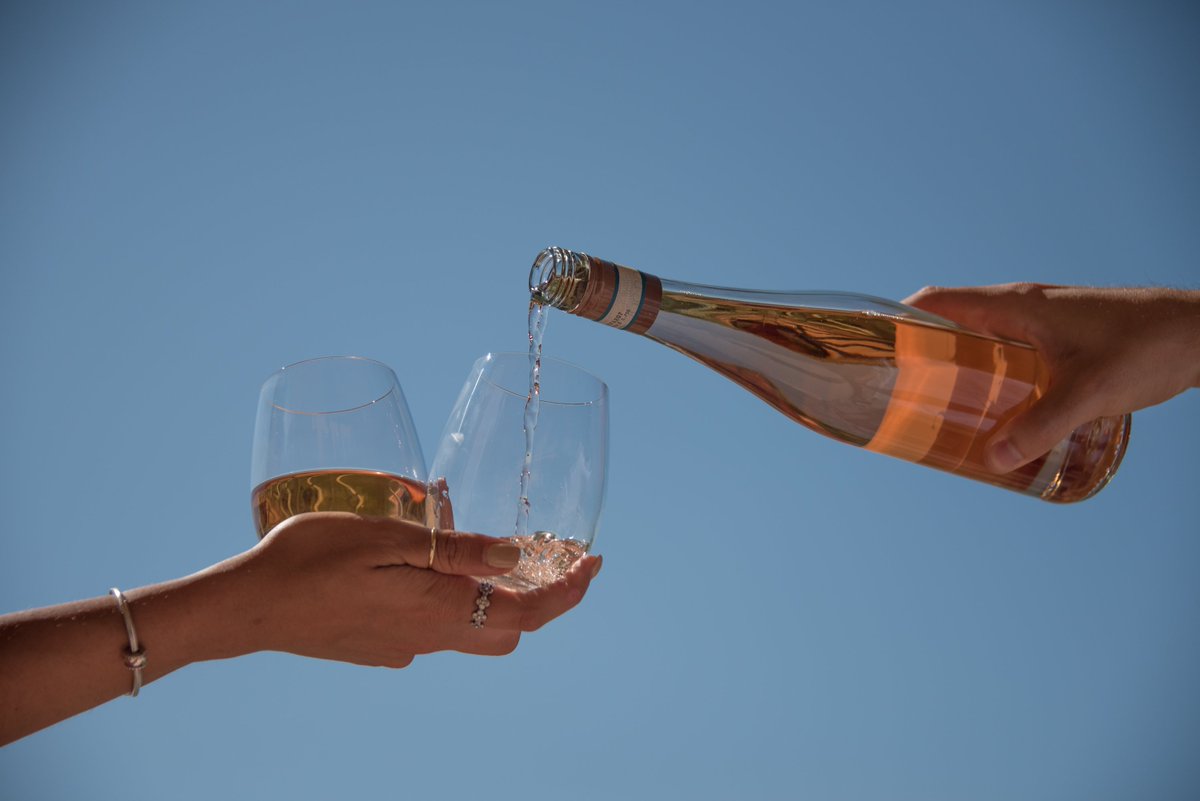 There's rosé wine in Italy. And good one!

Your cheat sheet on Italian rosé and <a href="/ChiarettoPink/">Chiaretto</a> on the last issue of Wine Spectator and here on Wine Enthusiast bit.ly/2IAYrow