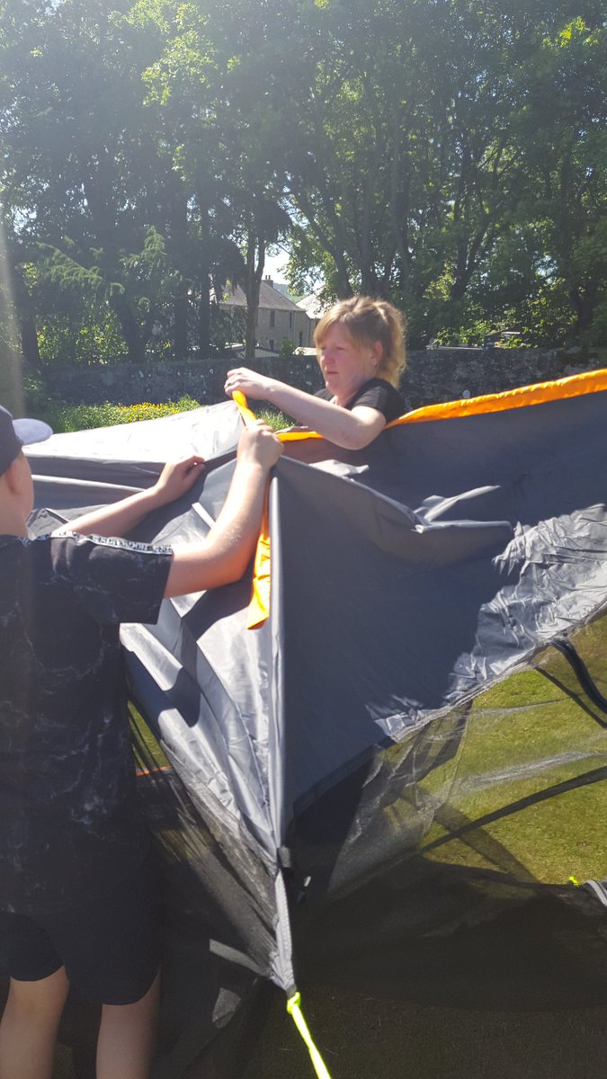 carlybrunton's tweet photo. #teamgartly having great fun at the cricket festival and especially trying to construct a gazebo and eating ice lollies! #ourweeschool https://t.co/v2QvQMtJS8