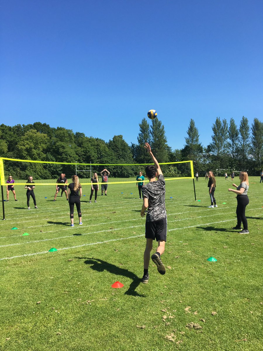 GLW_HWB's tweet photo. Sunshine summer sport ... can you sport the Head Girl and Head Boy ...? 👌🌞🏐🕶👍 @GlenwoodHS https://t.co/0EA4jbaBHk