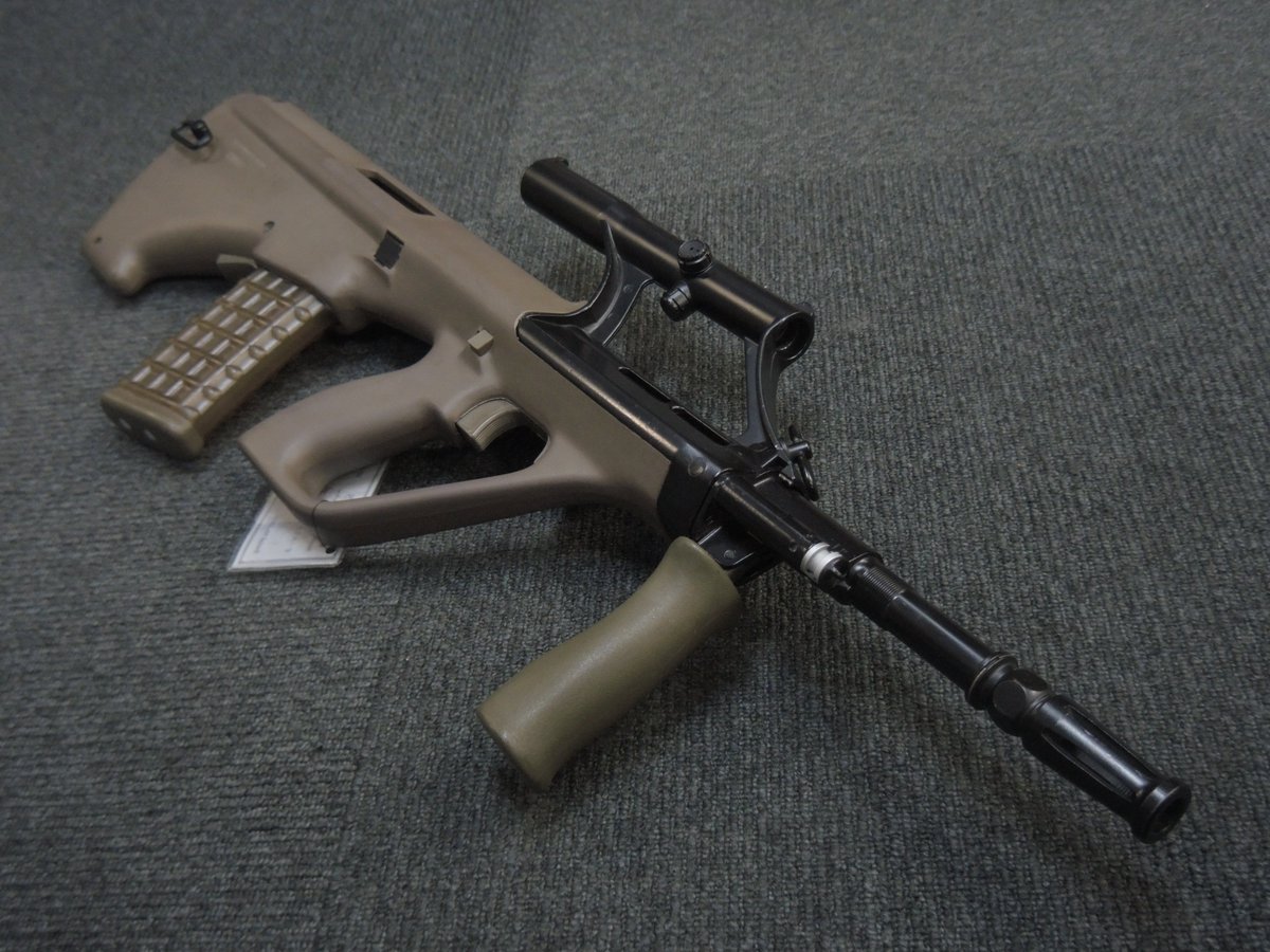 シカゴレジメンタルス 公式 ブルパップ式の銃 はコンパクトな反面 照準線が短い為にスコープが標準装備されている事が多いです そんな中 ベクターcr21 3枚目 のスコープのレティクルは顔文字のようで少し可愛らしいです それにしても 随分とレンズが青い シカゴレジメンタルス 公式 ブルパップ式の銃 はコンパクトな反面 照準線が短い為にスコープが標準装備されている事が多いです そんな中 ベクターcr21 3枚目 のスコープのレティクルは顔文字のようで少し可愛らしいです それにしても 随分とレンズが青い
