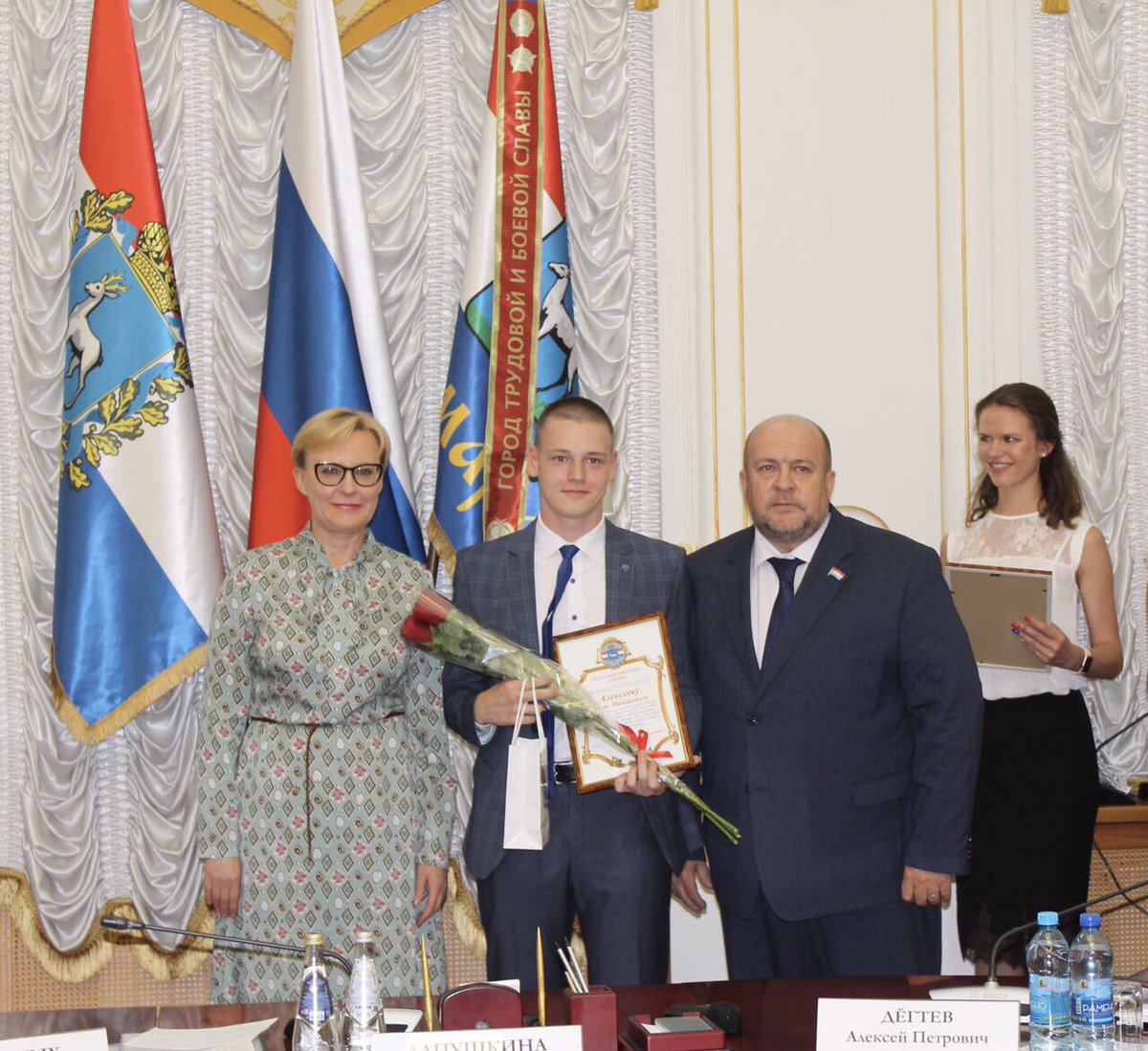 Среди приглашенных – Егор Читоркин, выпускник Школы №112, набравший 100 баллов на ЕГЭ по математике и русскому языку, 98 баллов – по физике.