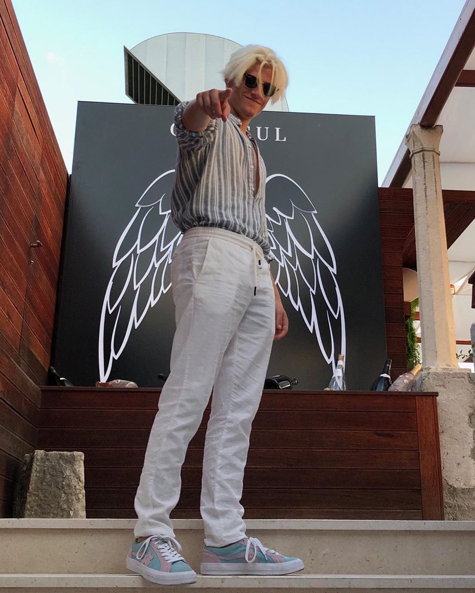 BonJovi_Russia's tweet image. Находясь с семьёй на отдыхе в Хорватии, Джон Бон Джови посетил ресторан морской кухни "Гарифул" @HvarGariful на острове Хвар. 26 июня 2019 года instagram.com/p/BzL_EToFHis