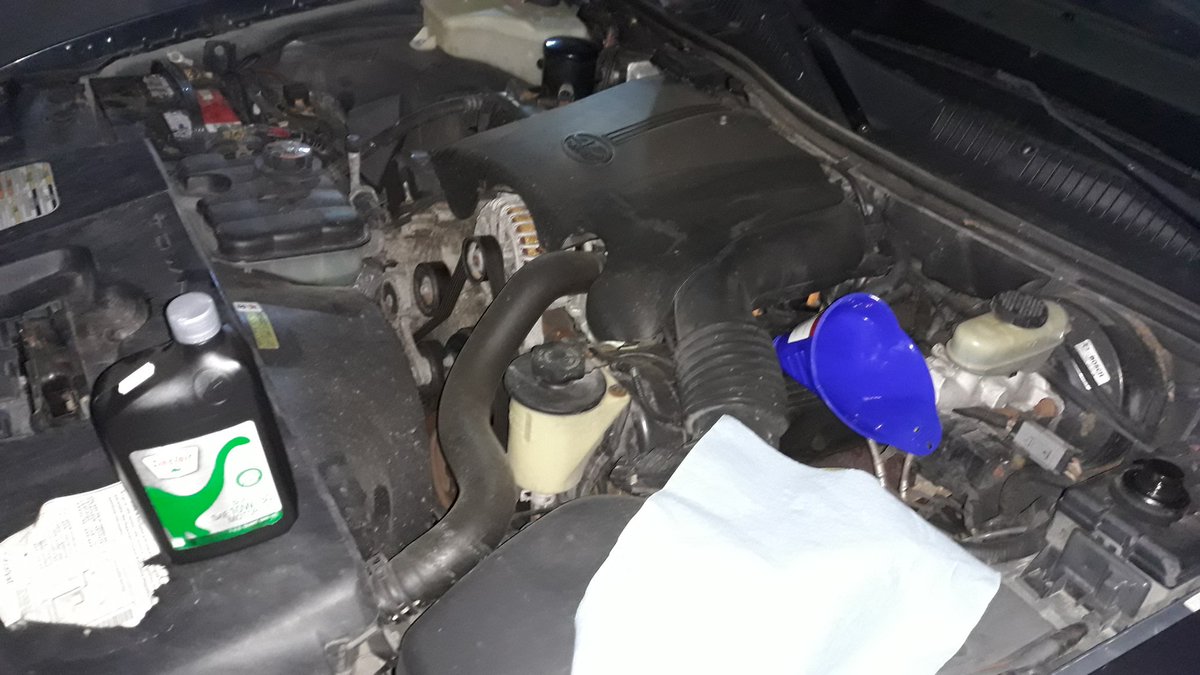 slowb1rd's tweet image. adding oil at midnight... #justfordthings #becauseroadkill