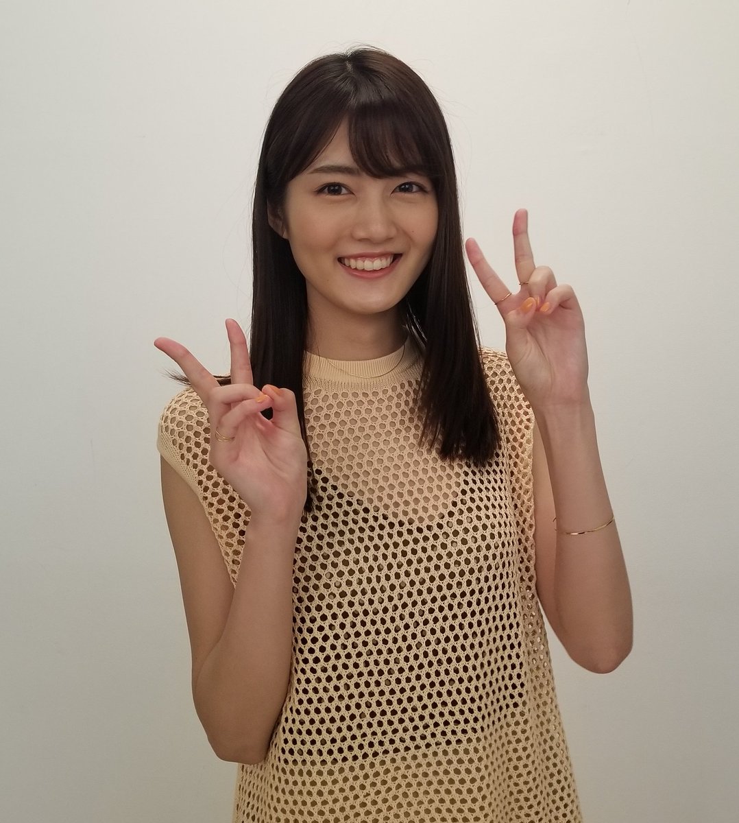 【送料無料】水谷果穂さん掲載ページ（ポスターサイズ）#8253 署名本・写真集・水谷果穂「Anniversary」初版・帯付・サイン