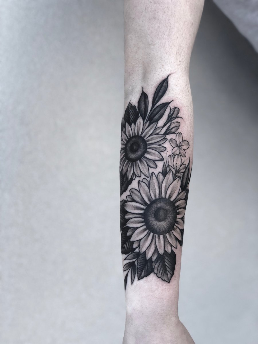 _rachrog's tweet photo. My tattoo artist is better than yours 😍 https://t.co/3SQPiF3URm