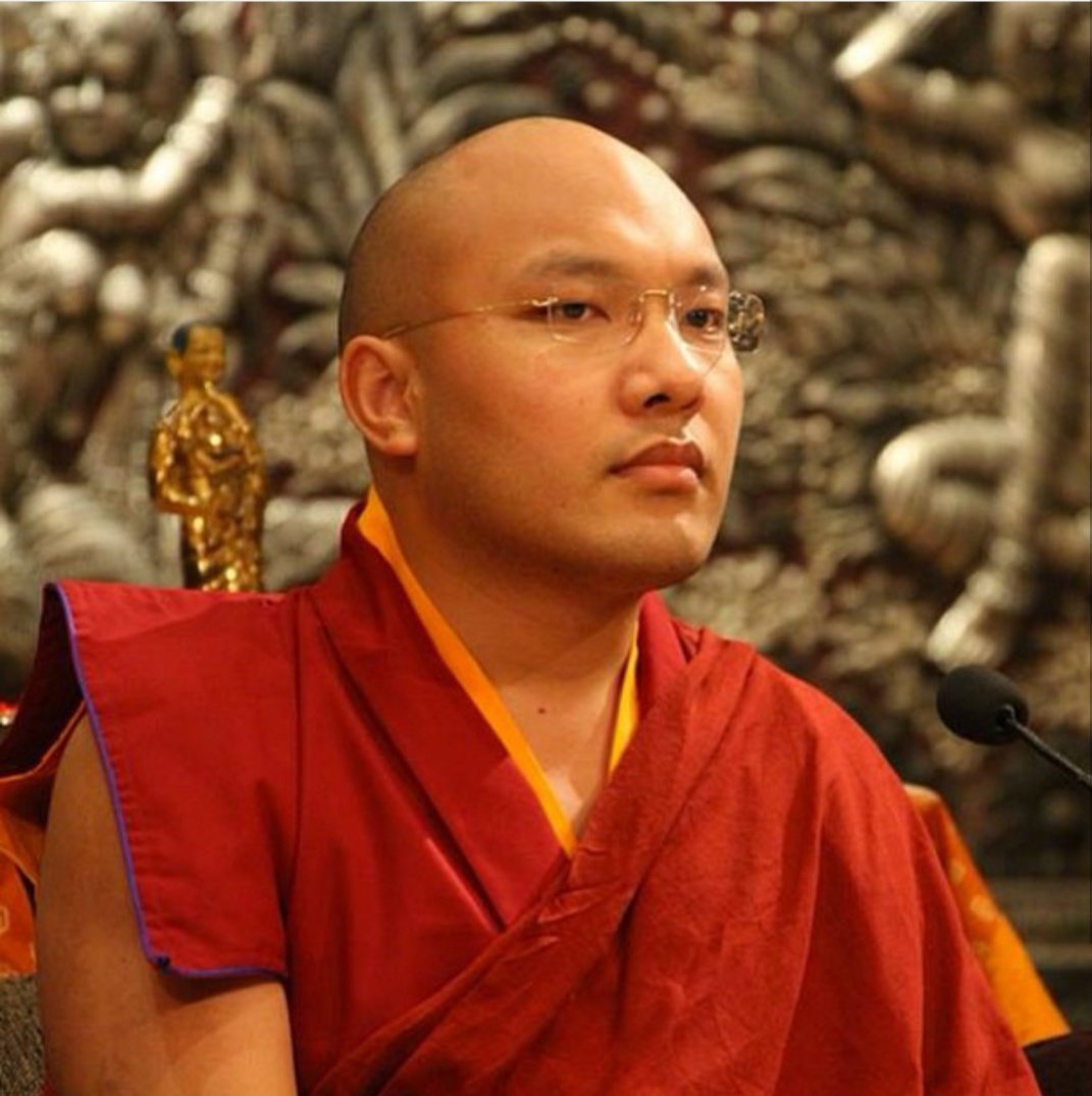 Karmapa_es's tweet photo. _______Serie ocasional: # 8

Tercer verso: Que en todas mis acciones vigile mi mente, y tan pronto surjan emociones perturbadoras, que al instante pueda detenerlas con fuerza, ya que ellas van a afectar tanto a mí como a los demás.
#karmapa #budismo https://t.co/HiD5ODlpG7